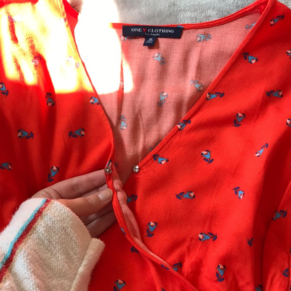 Cute Blouse - Picture 2 of 3